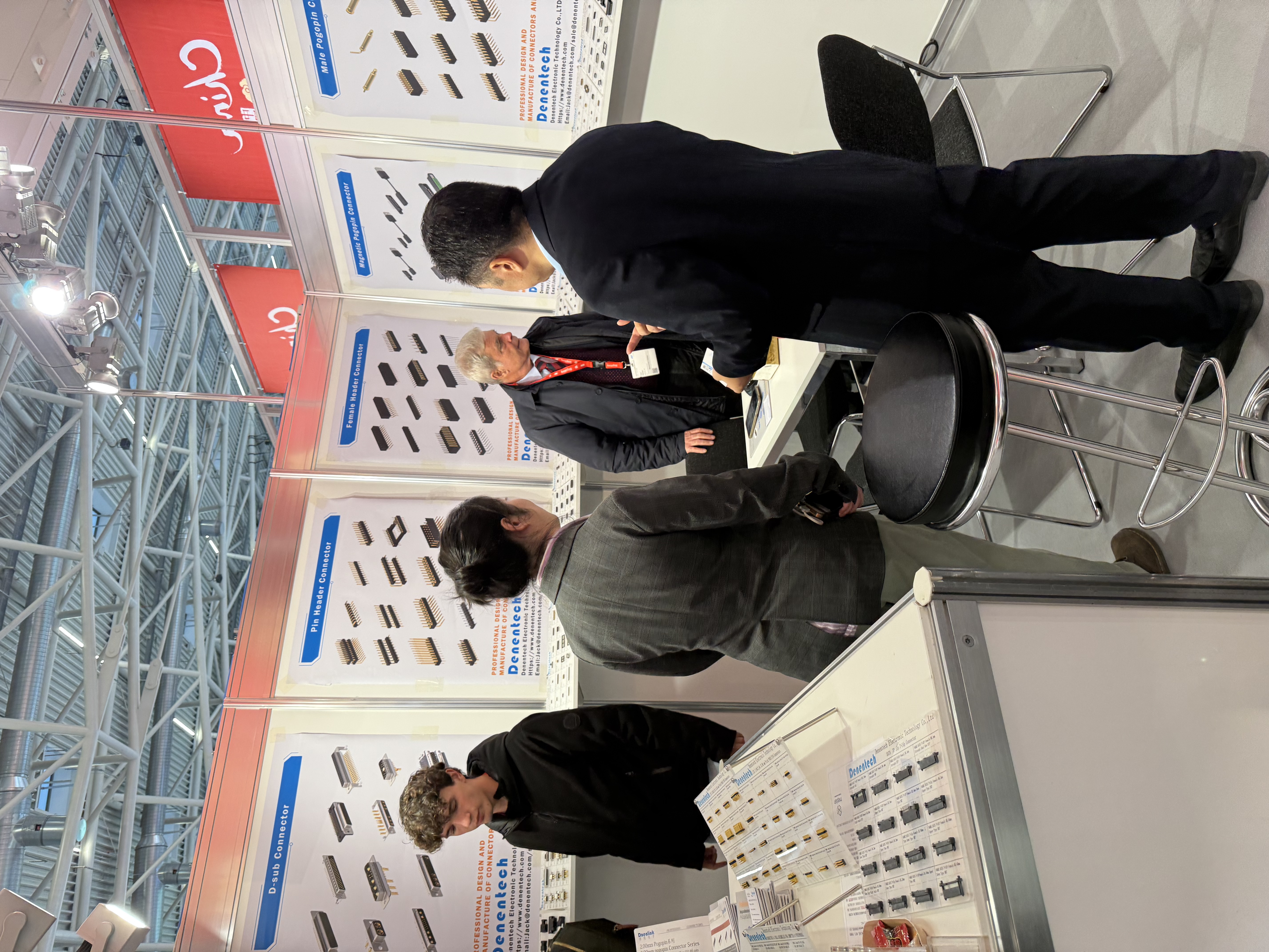 展会现场连接器展品展示