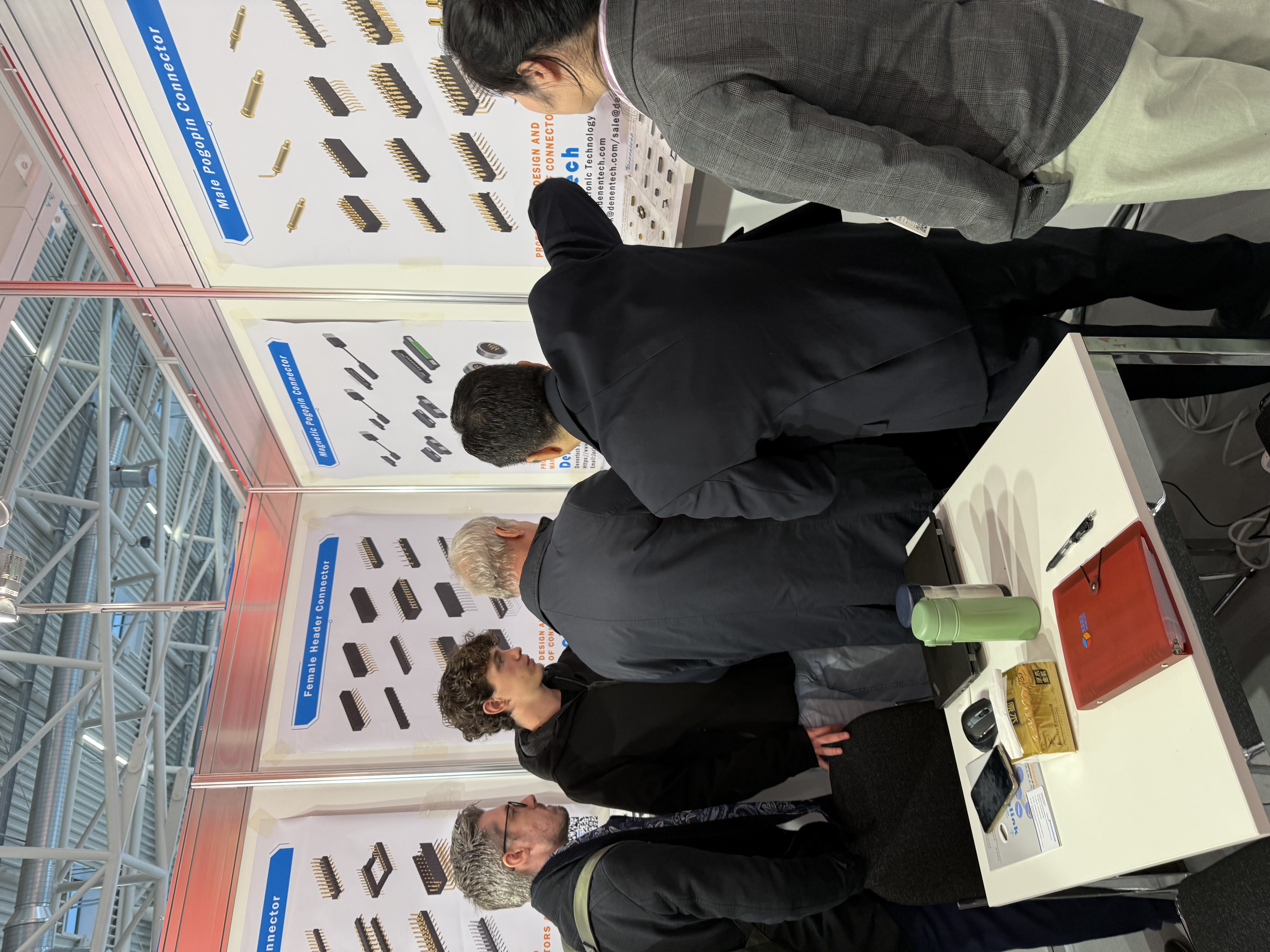 展会交流互动场景