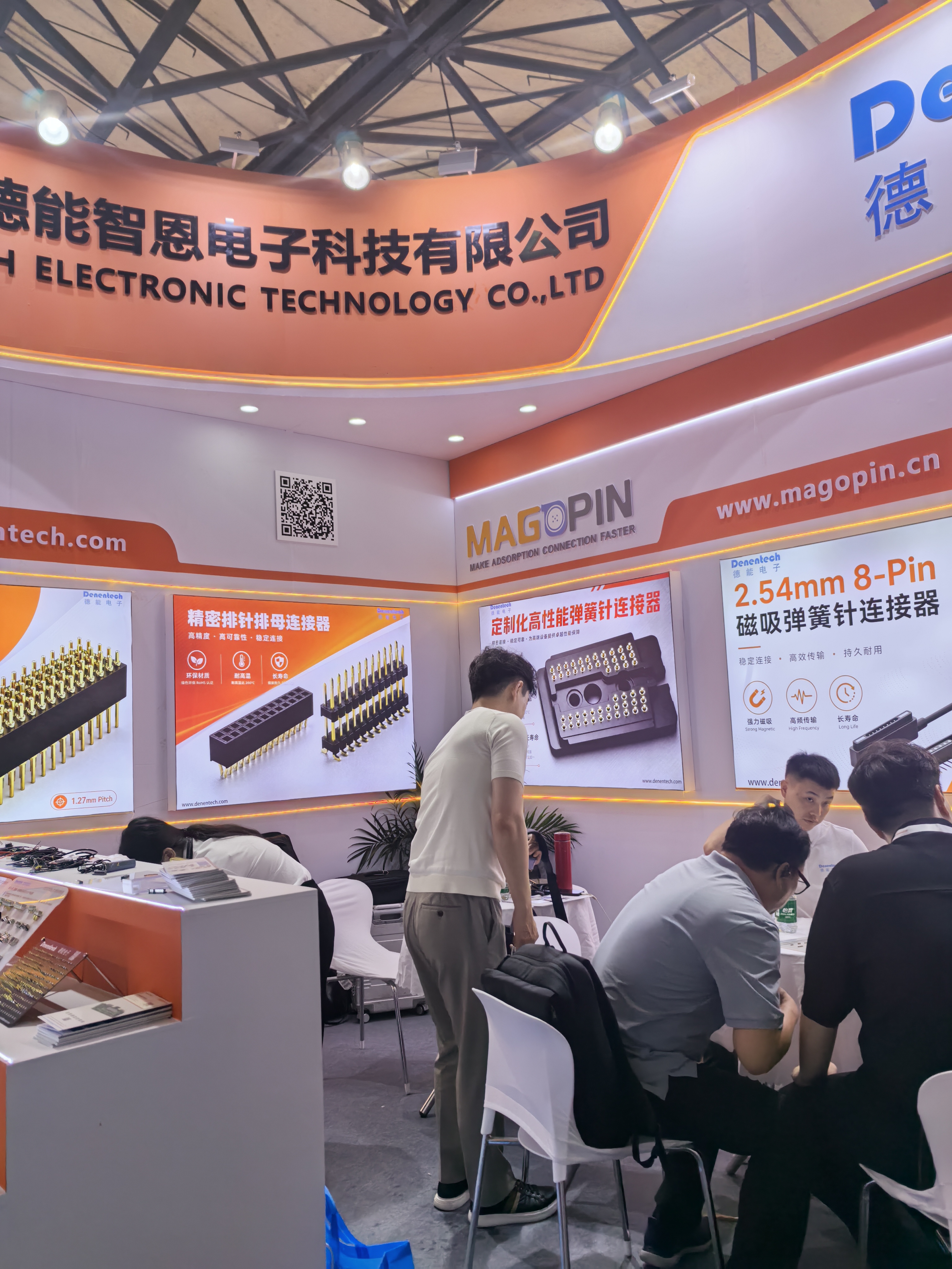 德能电子Pogo Pin弹力测试体验区吸引众多专业观众体验